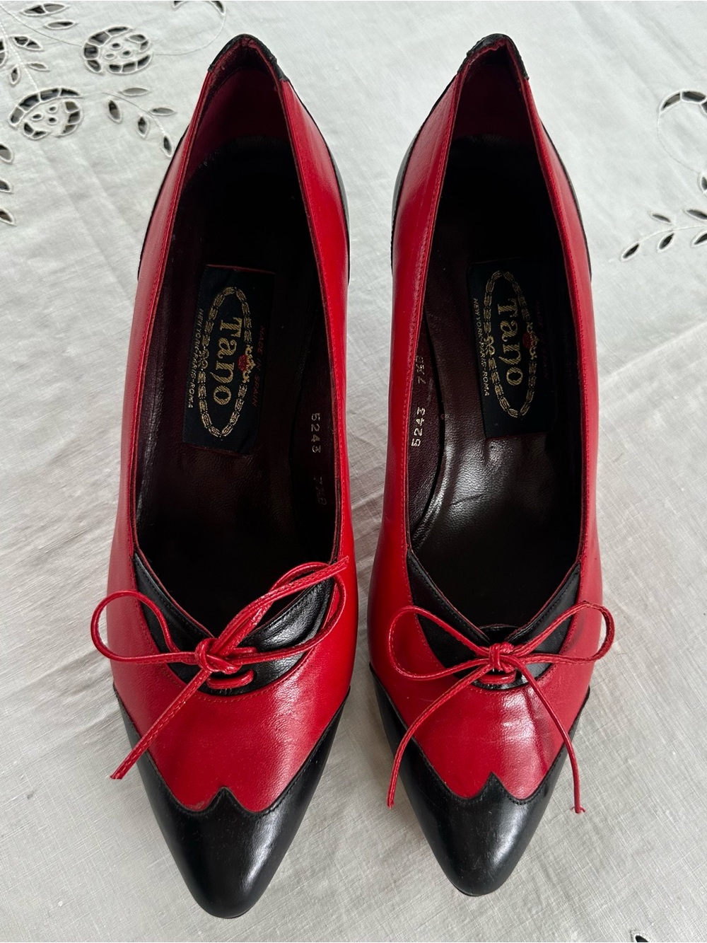 Tano Red and Black Spanish Leather Pointed-Toe Bow Pumps